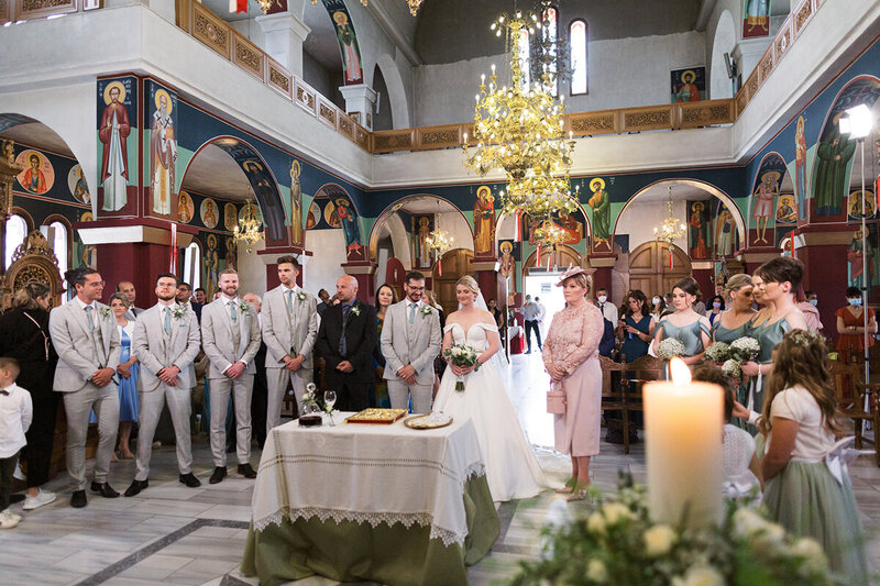 Stylish romantic wedding with white florals!