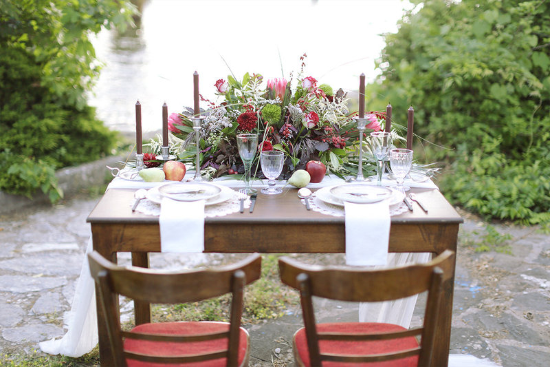 Wedding inspiration on the Island in Pamvotida Lake!