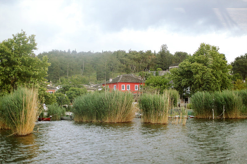 Wedding inspiration on the Island in Pamvotida Lake!