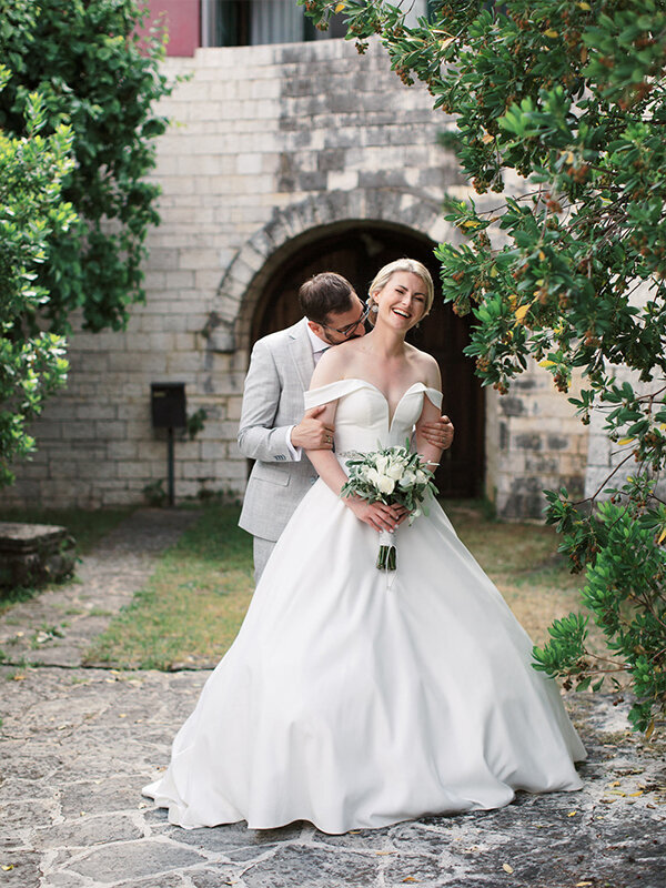 Stylish romantic wedding with white florals!