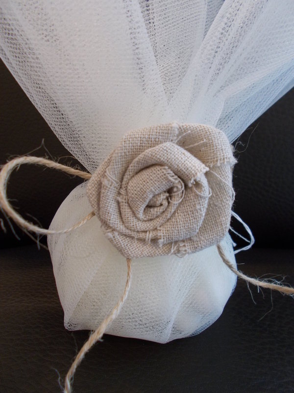 Modern tulle favor