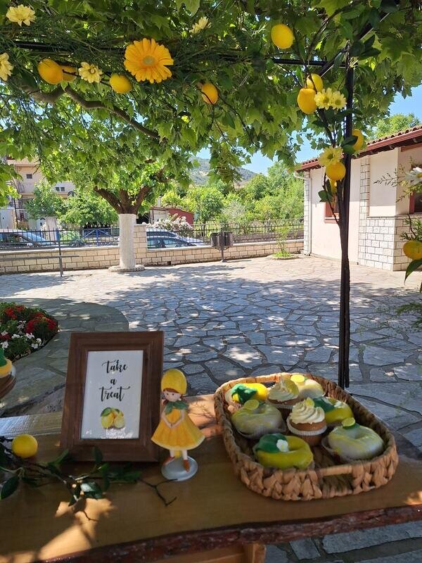 Βάπτιση με λεμονάκια και μαργαρίτες!