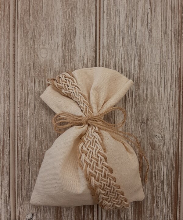 Linen decorated pouch