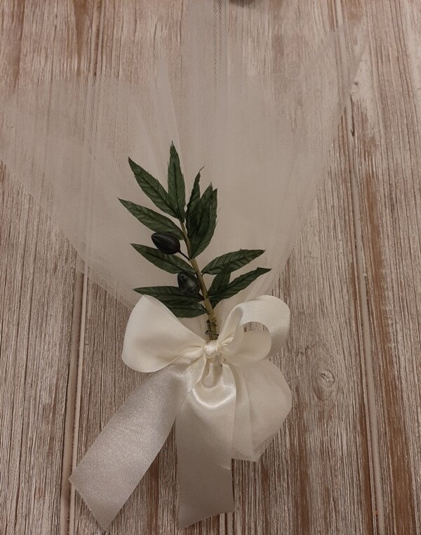 Olive decorated favor